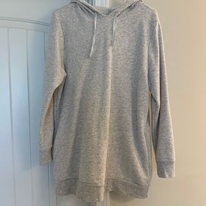 Tunic-style grey hoodie sweatshirt